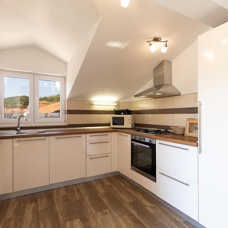Holiday Home Lydia スラティネ エクステリア 写真