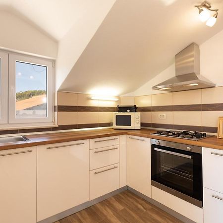 Holiday Home Lydia スラティネ エクステリア 写真