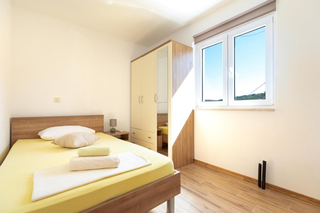 Holiday Home Lydia スラティネ エクステリア 写真