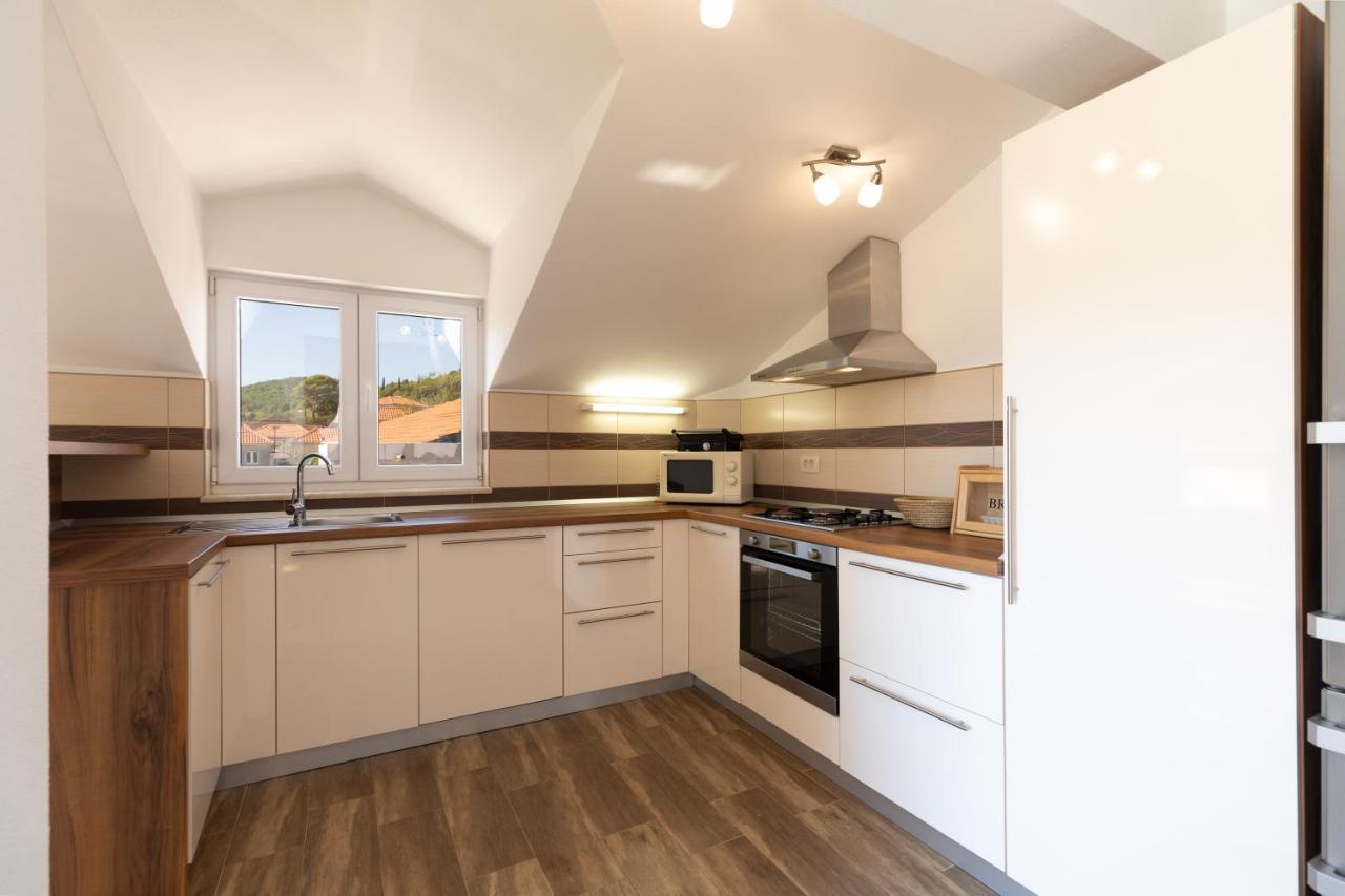 Holiday Home Lydia スラティネ エクステリア 写真