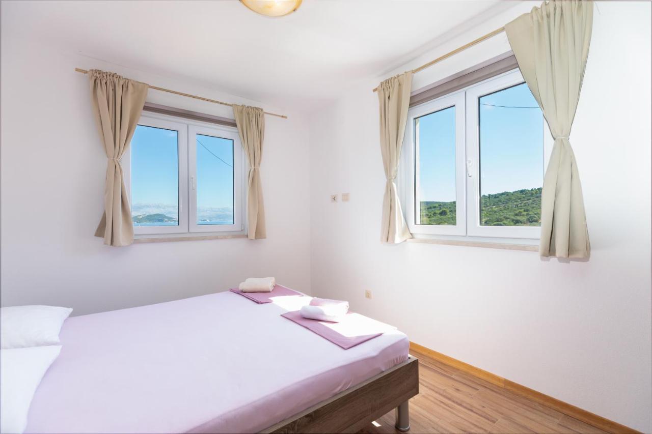 Holiday Home Lydia スラティネ エクステリア 写真
