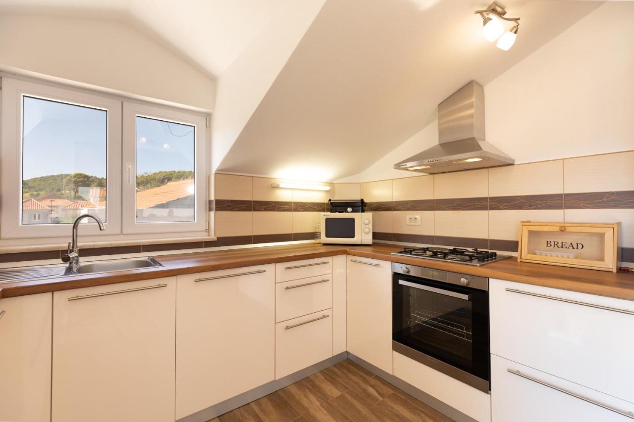Holiday Home Lydia スラティネ エクステリア 写真