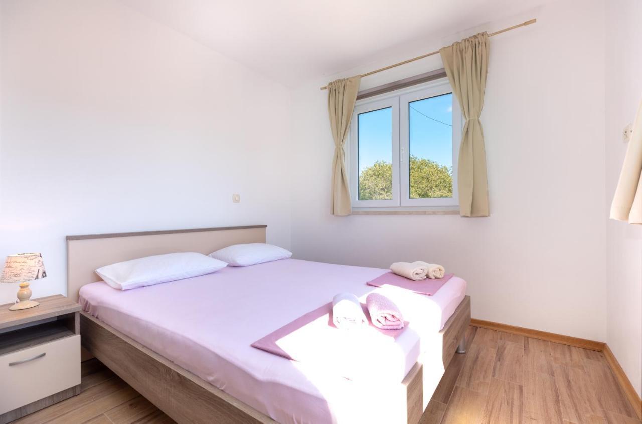 Holiday Home Lydia スラティネ エクステリア 写真