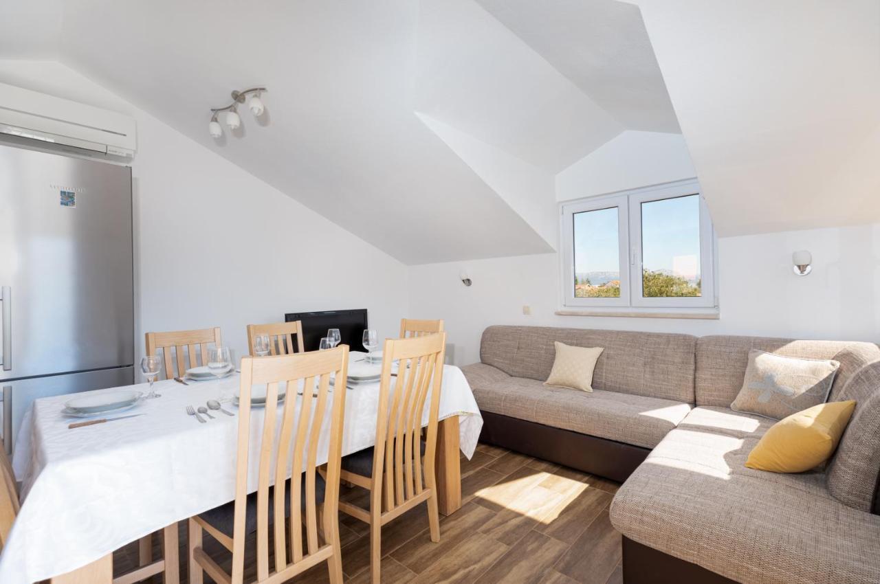 Holiday Home Lydia スラティネ エクステリア 写真