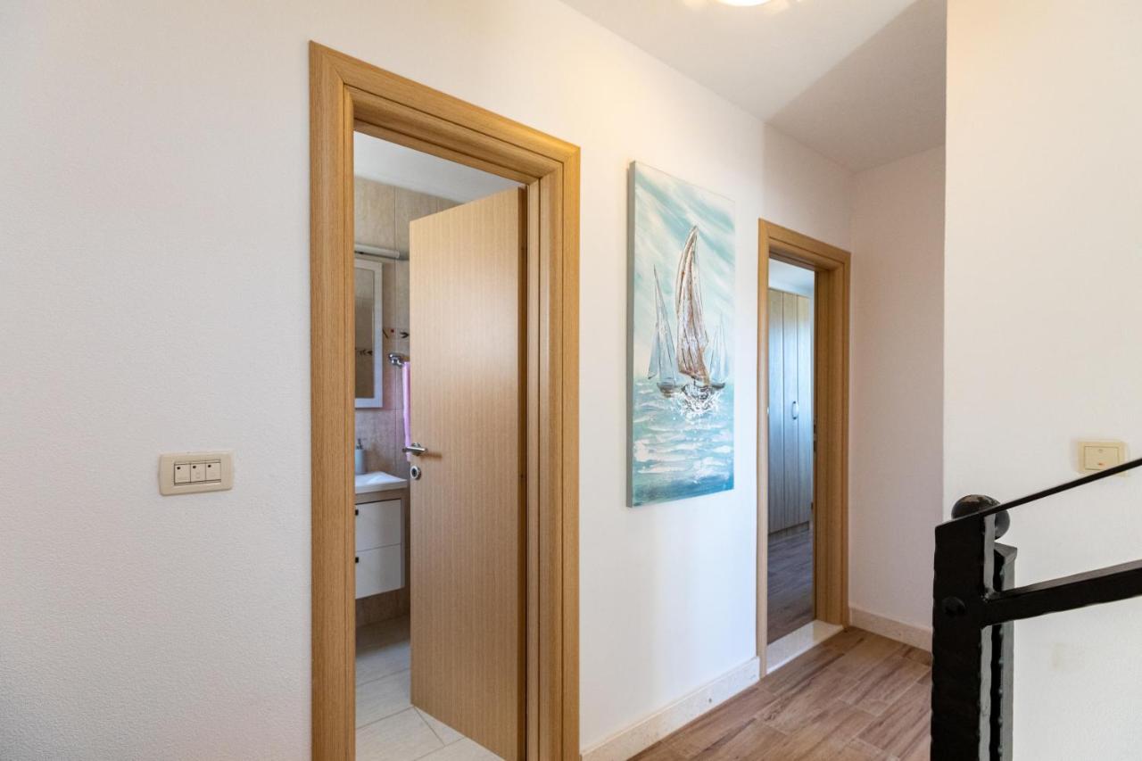 Holiday Home Lydia スラティネ エクステリア 写真