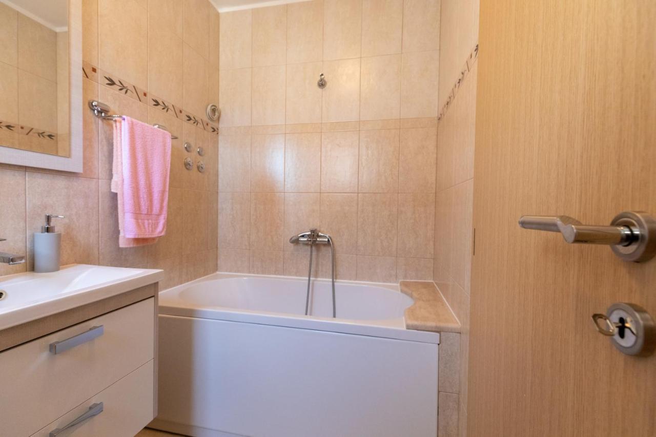 Holiday Home Lydia スラティネ エクステリア 写真